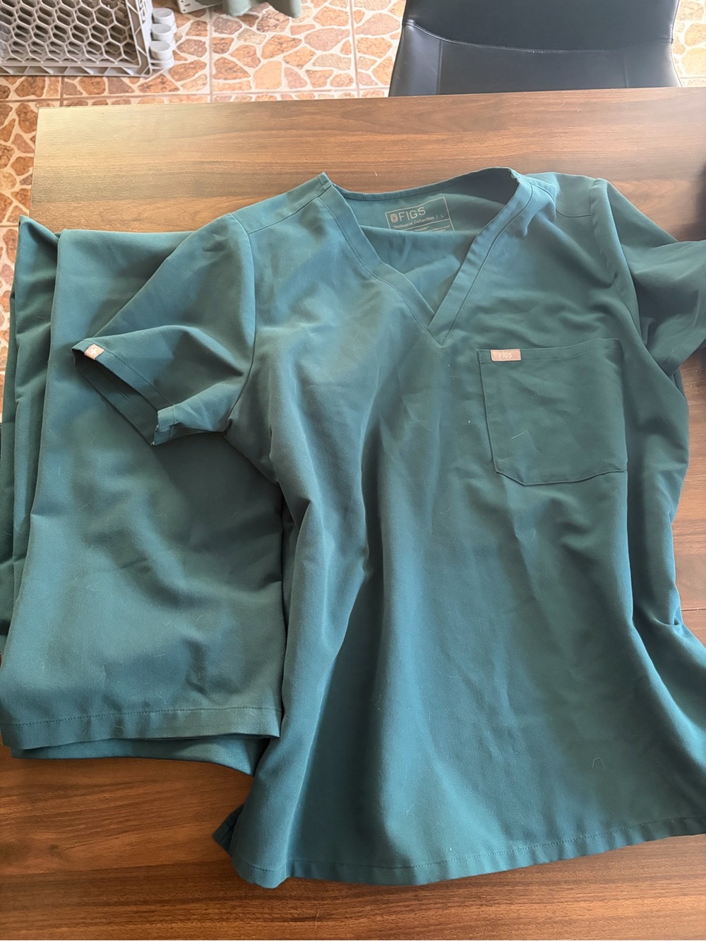 FIGS Women's Large